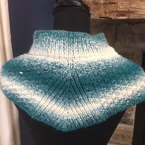 Women’s Cowl Button Scarf, One Size, Teal & Cream - Picture 4 of 5